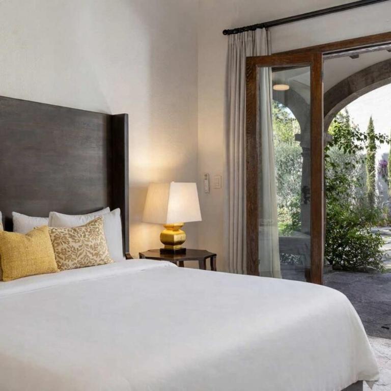 Casa Rose, 6BR Estate with Private Pool & Rooftop - Villa - 15
