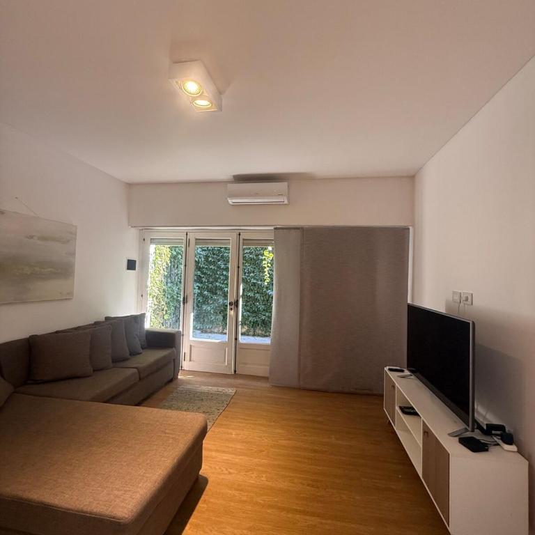 Departamento moderno con patio y pileta - Apartamento de 2 dormitorios - 1
