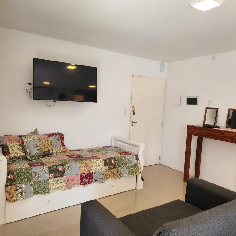 Cálido depto con buena ubicación - Apartamento de 1 dormitorio con balcón y vistas a la montaña - 1