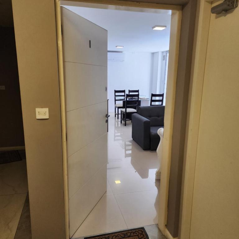 Cálido depto con buena ubicación - Apartamento de 1 dormitorio con balcón y vistas a la montaña - 2