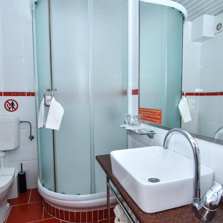 Hotel Aruba - Porodična Soba sa Balkonom - 6