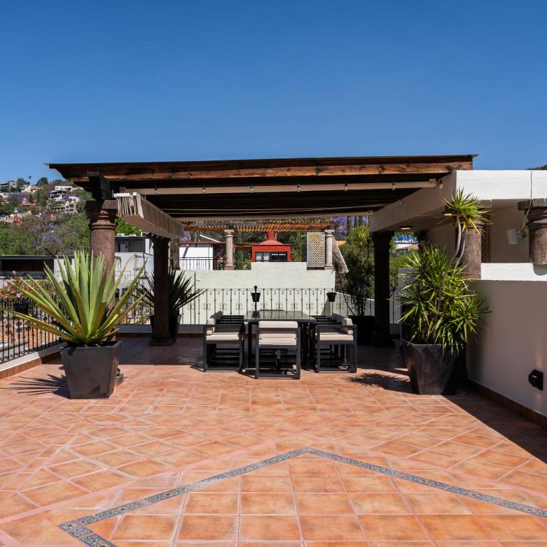 Casa Rose, 6BR Estate with Private Pool & Rooftop - Villa - 41