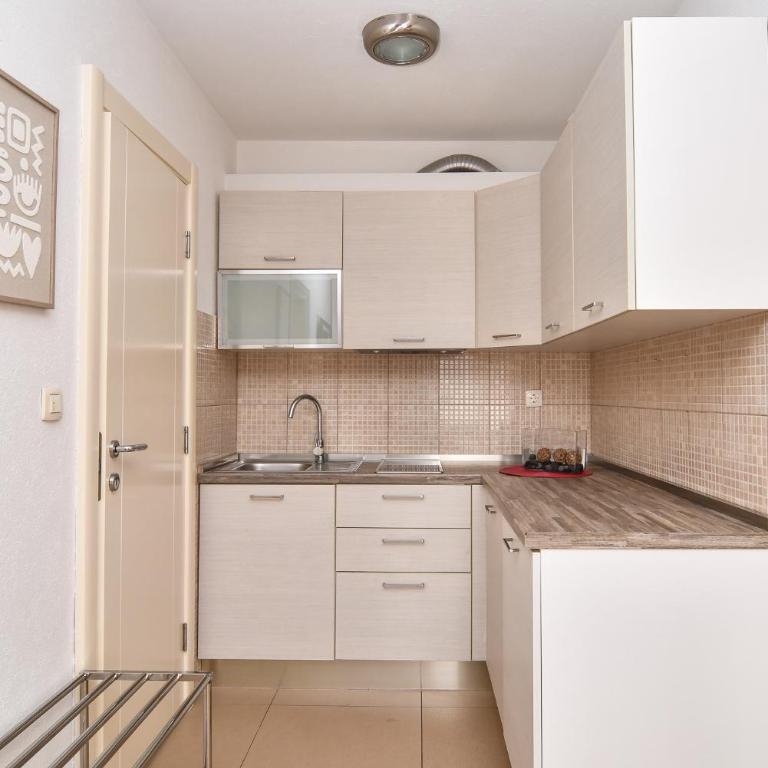 Hotel Aruba - Apartman s 1 Spavaćom Sobom i Balkonom - 4