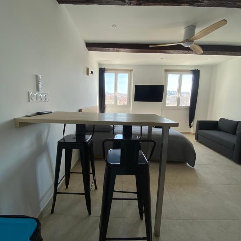 Appartement vue imprenable Vieux-Port et Notre Dame - Studio - Vue sur Mer - 2