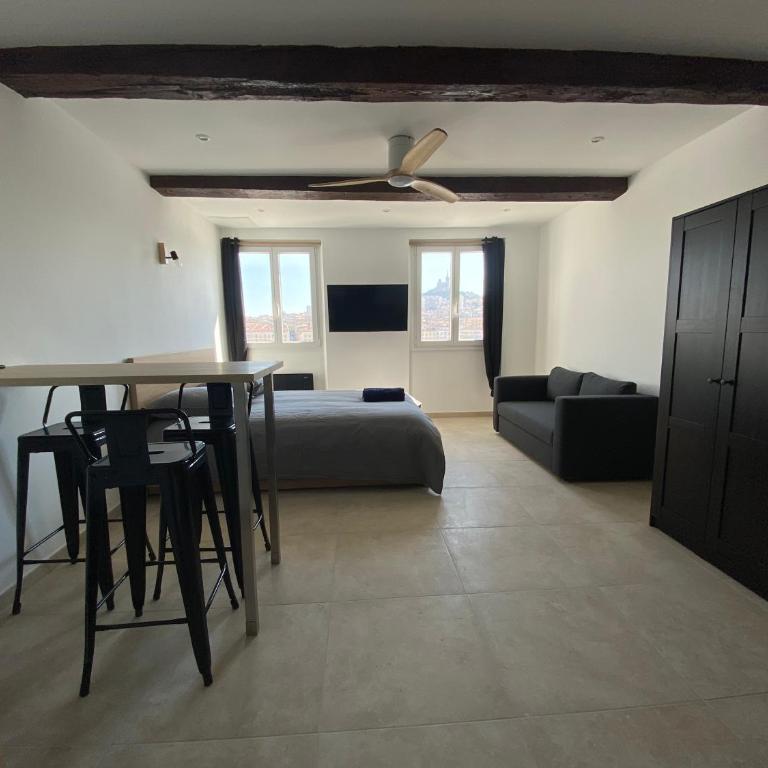Appartement vue imprenable Vieux-Port et Notre Dame - Studio - Vue sur Mer - 11