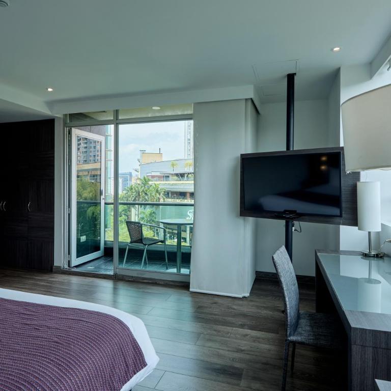 Hotel bh El Poblado - Habitación Doble Deluxe con balcón - 2