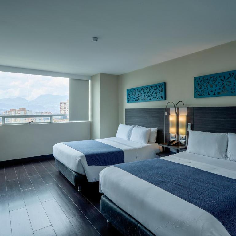 Hotel bh El Poblado - Habitación Doble con 2 camas dobles - 5