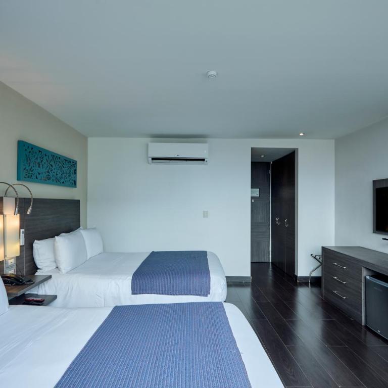 Hotel bh El Poblado - Habitación Doble con 2 camas dobles - 8