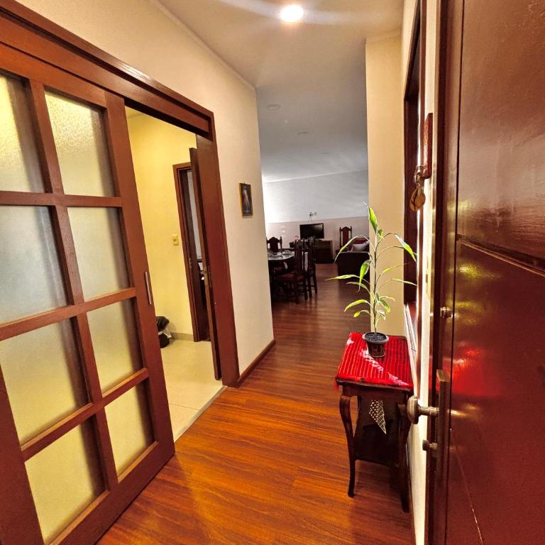 Departamento céntrico y de lujo - Family Room with Balcony - 5
