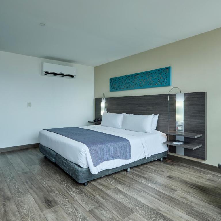 Hotel bh El Poblado - Habitación con cama extragrande. - 5