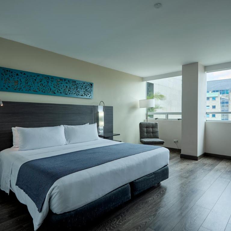 Hotel bh El Poblado - Habitación con cama extragrande. - 6