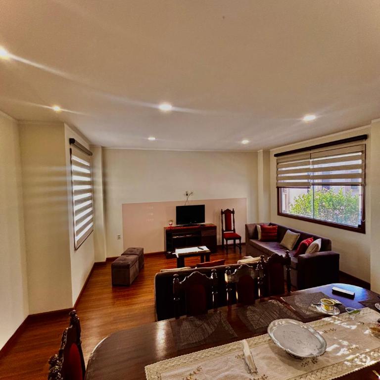Departamento céntrico y de lujo - Family Room with Balcony - 3