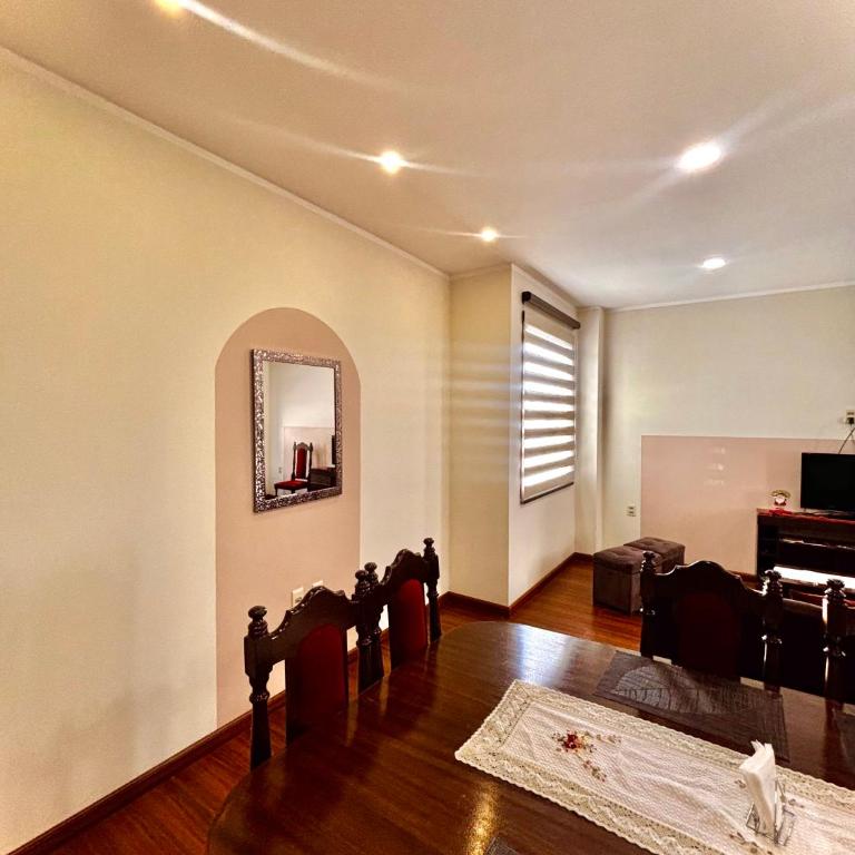 Departamento céntrico y de lujo - Family Room with Balcony - 4