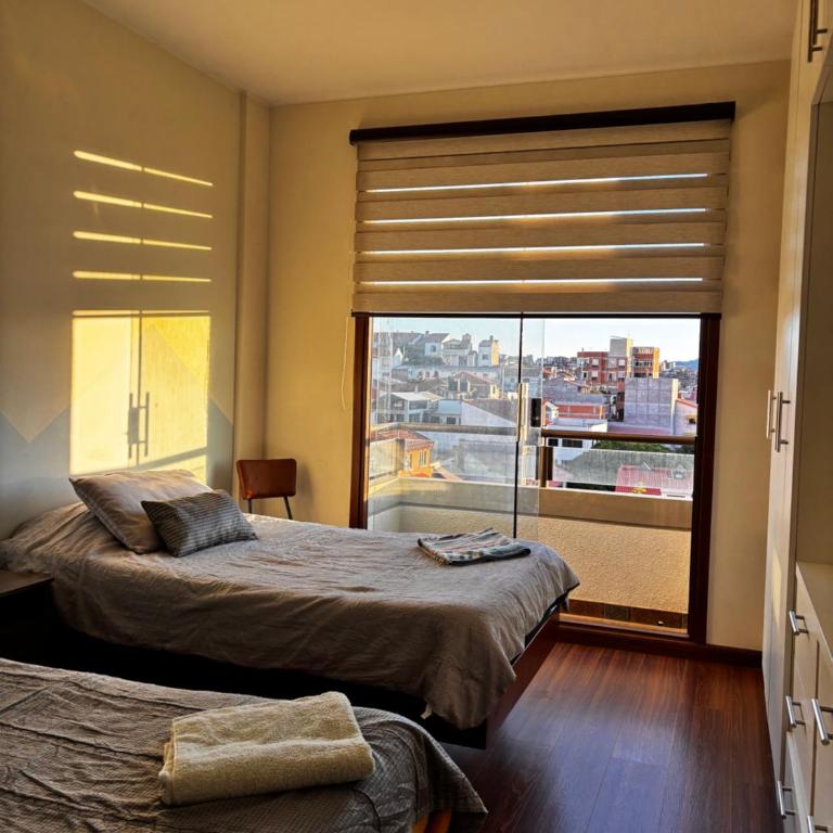 Departamento céntrico y de lujo - Family Room with Balcony - 7
