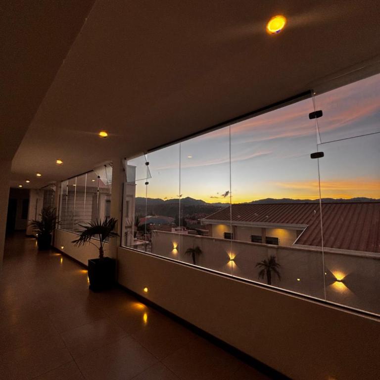 Departamento céntrico y de lujo - Family Room with Balcony - 1