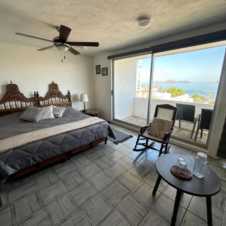 Villa Centenario - Deluxe Double Room with Balcony and Sea View - 1