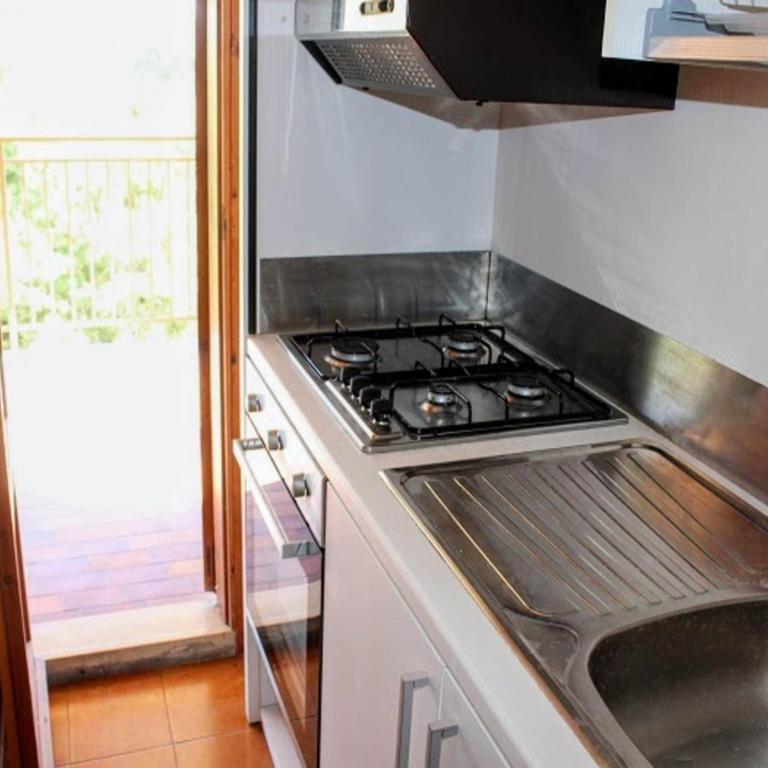 Apartment with balcony and parking space - Appartamento con 2 Camere da Letto - 3