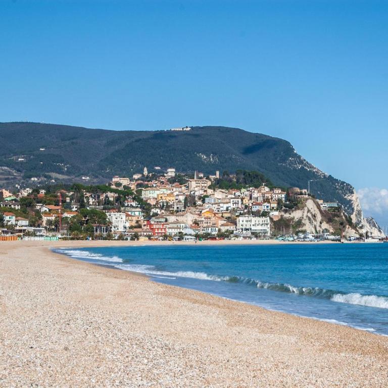 Apartment with balcony and parking space - Appartamento con 2 Camere da Letto - 20
