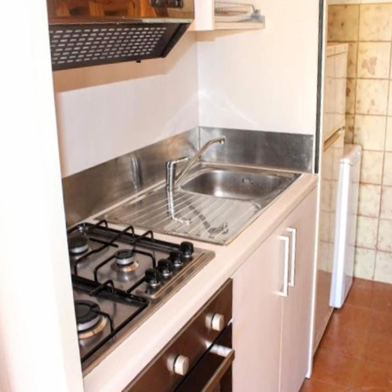 Apartment with balcony and parking space - Appartamento con 2 Camere da Letto - 12