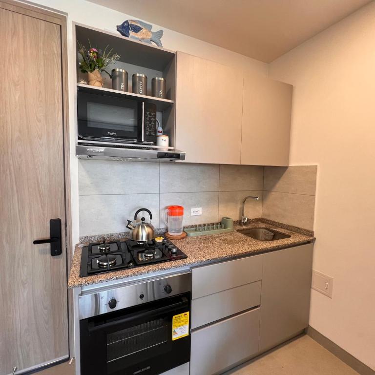 Apartamento Frente al mar Santa Marta con balcón piscina y WiFi - Apartamento de 1 dormitorio - 14