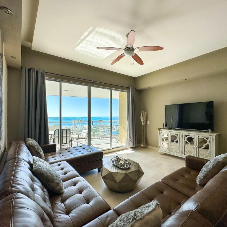 Beachfront Condo with Stunning Views Tranquil Stay - Apartamento - 2