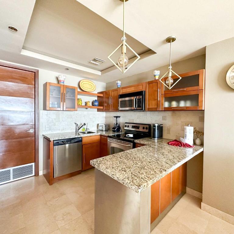 Beachfront Condo with Stunning Views Tranquil Stay - Apartamento - 10