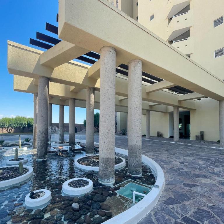 Beachfront Condo with Stunning Views Tranquil Stay - Apartamento - 29