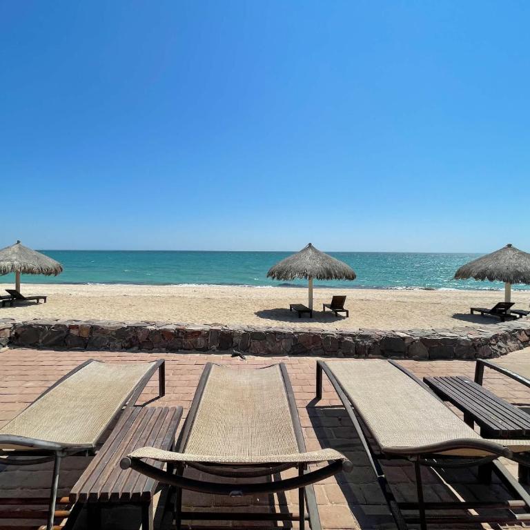 Beachfront Condo with Stunning Views Tranquil Stay - Apartamento - 32