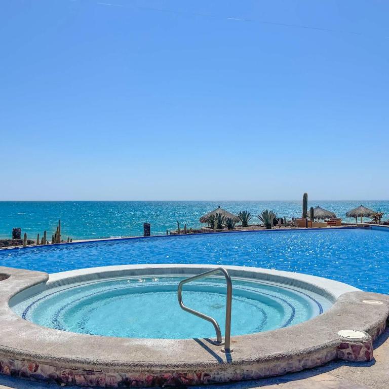 Beachfront Condo with Stunning Views Tranquil Stay - Apartamento - 35