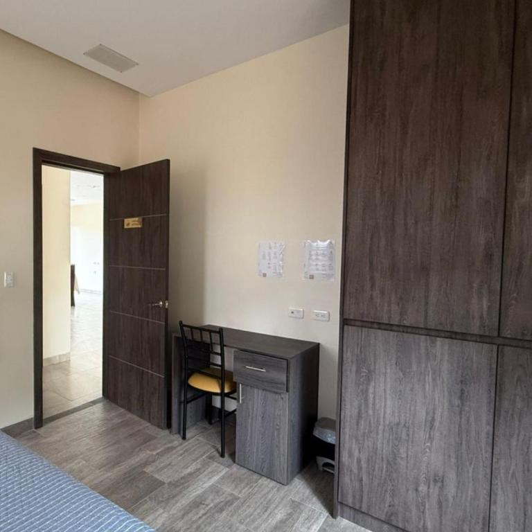 The Riverfront Mini Mansion, 4 Bedrooms & VIP Suite, Near City Center - Four-Bedroom House - 14