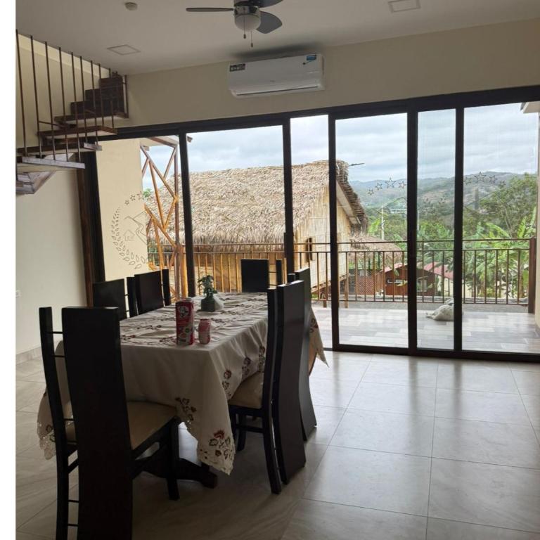 The Riverfront Mini Mansion, 4 Bedrooms & VIP Suite, Near City Center - Four-Bedroom House - 12