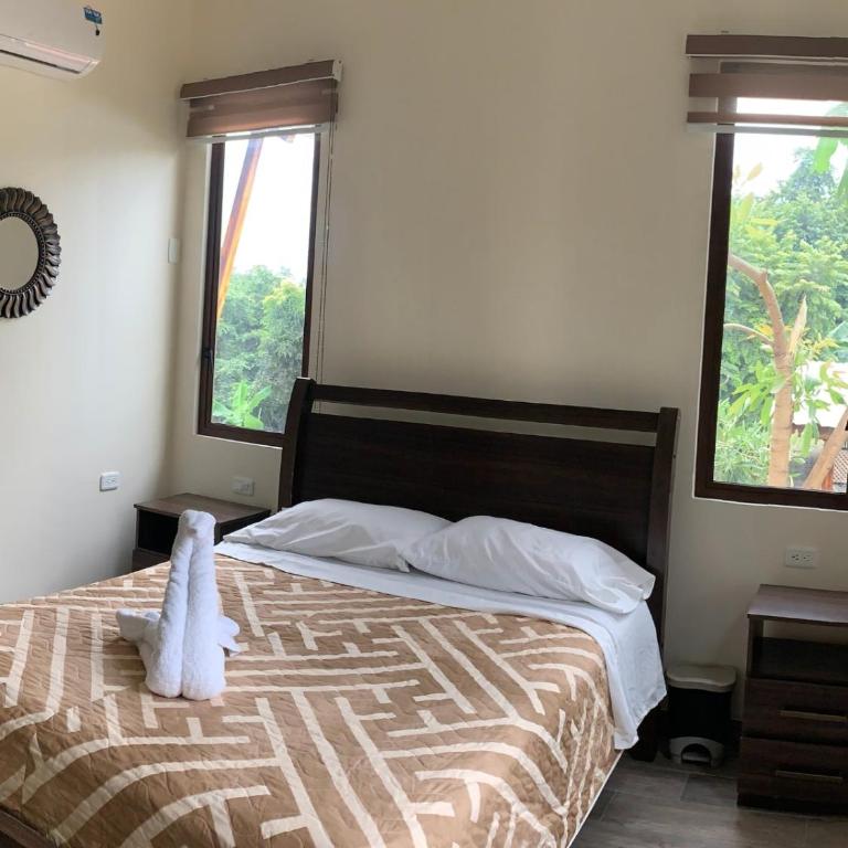The Riverfront Mini Mansion, 4 Bedrooms & VIP Suite, Near City Center - Four-Bedroom House - 41