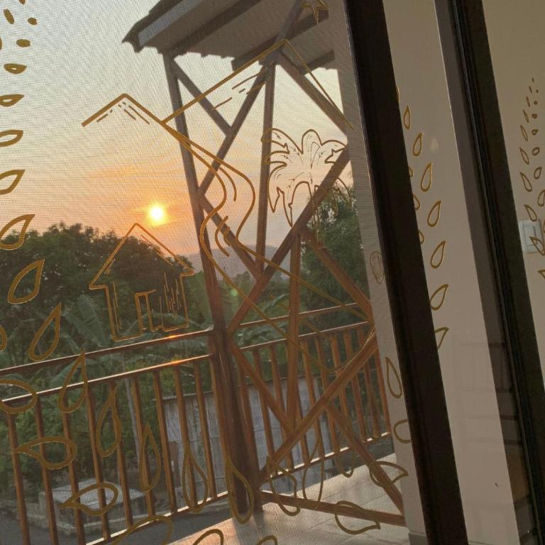 The Riverfront Mini Mansion, 4 Bedrooms & VIP Suite, Near City Center - Four-Bedroom House - 48