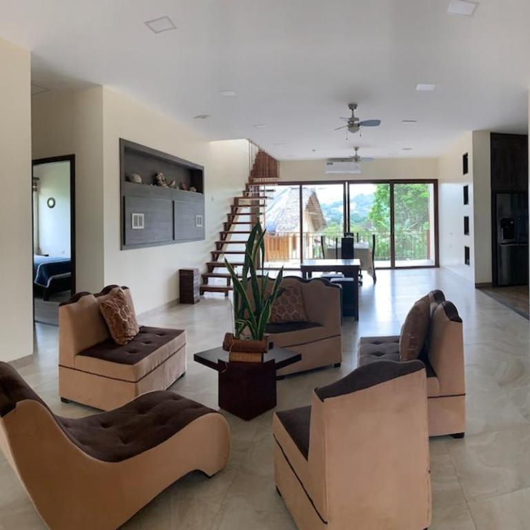 The Riverfront Mini Mansion, 4 Bedrooms & VIP Suite, Near City Center - Four-Bedroom House - 17