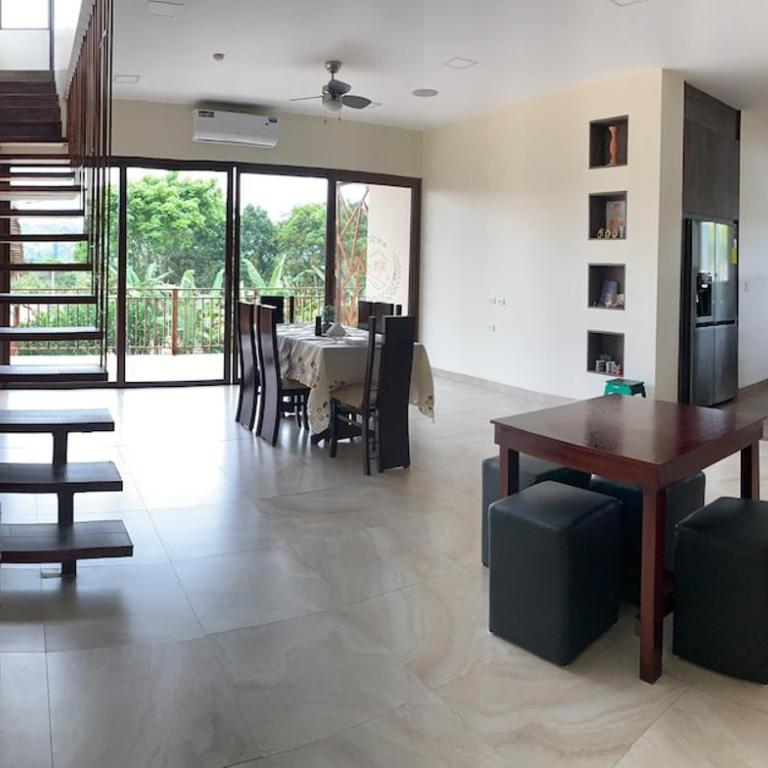 The Riverfront Mini Mansion, 4 Bedrooms & VIP Suite, Near City Center - Four-Bedroom House - 6
