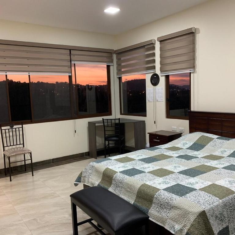 The Riverfront Mini Mansion, 4 Bedrooms & VIP Suite, Near City Center - Four-Bedroom House - 21