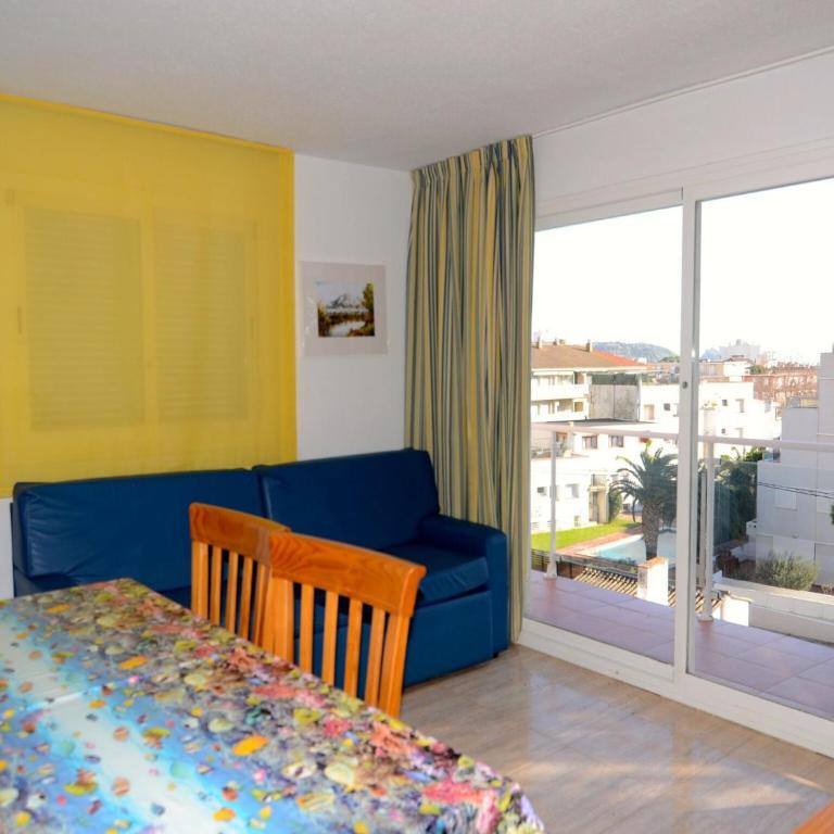 Apartment in Spain near Sandy Beach - Three-Bedroom Apartment - 3