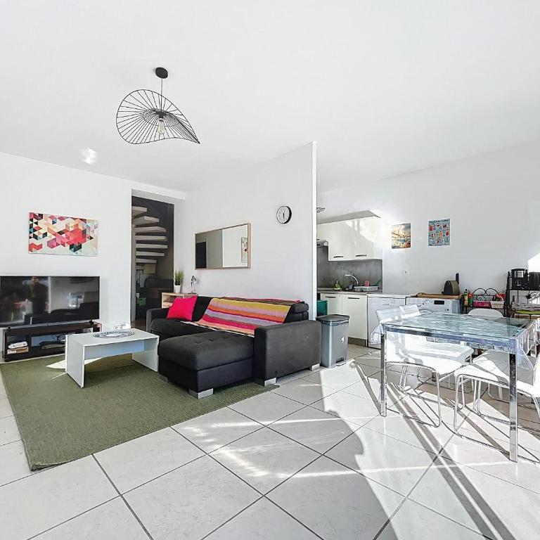 Appartement lumineux, parking, 9 pers. - Three-Bedroom Apartment - 4