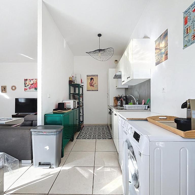 Appartement lumineux, parking, 9 pers. - Three-Bedroom Apartment - 6