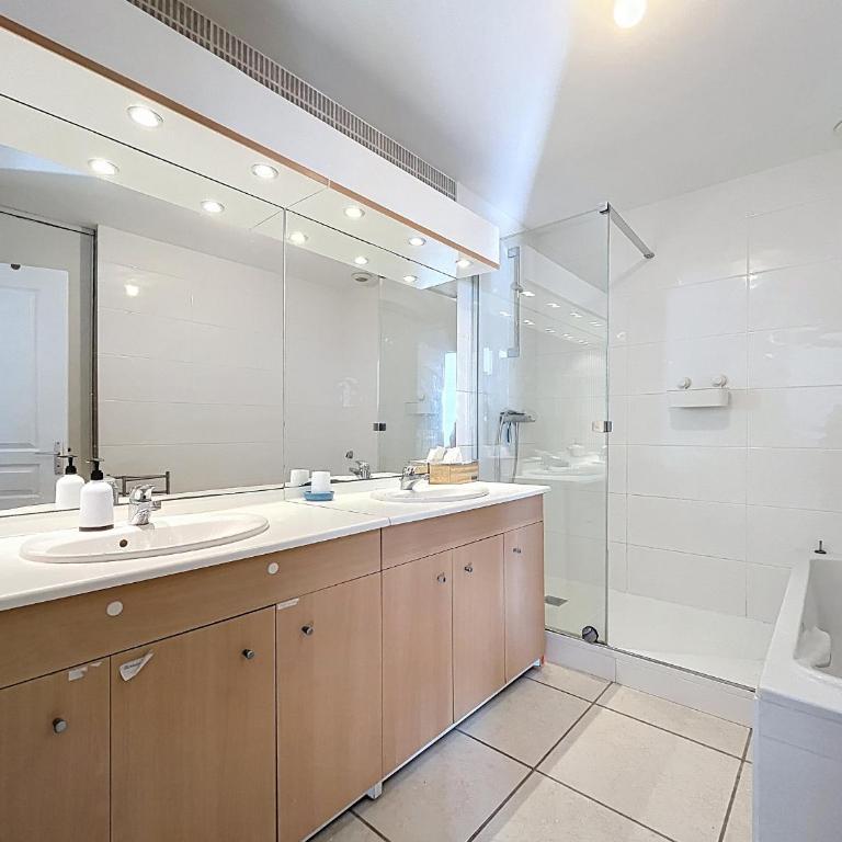 Appartement lumineux, parking, 9 pers. - Three-Bedroom Apartment - 9