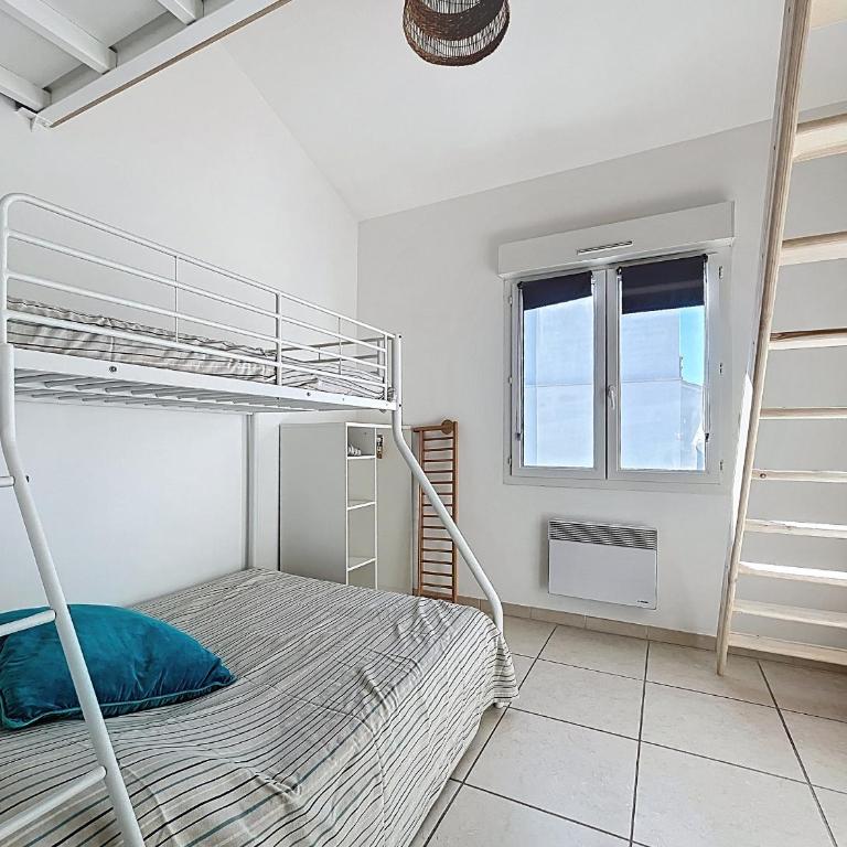 Appartement lumineux, parking, 9 pers. - Three-Bedroom Apartment - 11