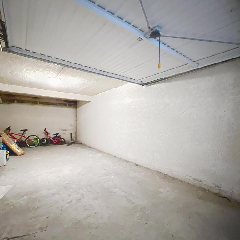 Appartement lumineux, parking, 9 pers. - Three-Bedroom Apartment - 13