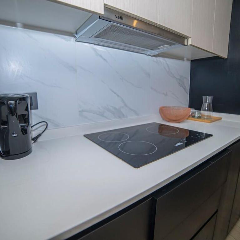 Luxury Stay in a Prime 1BR - Apartment - 14