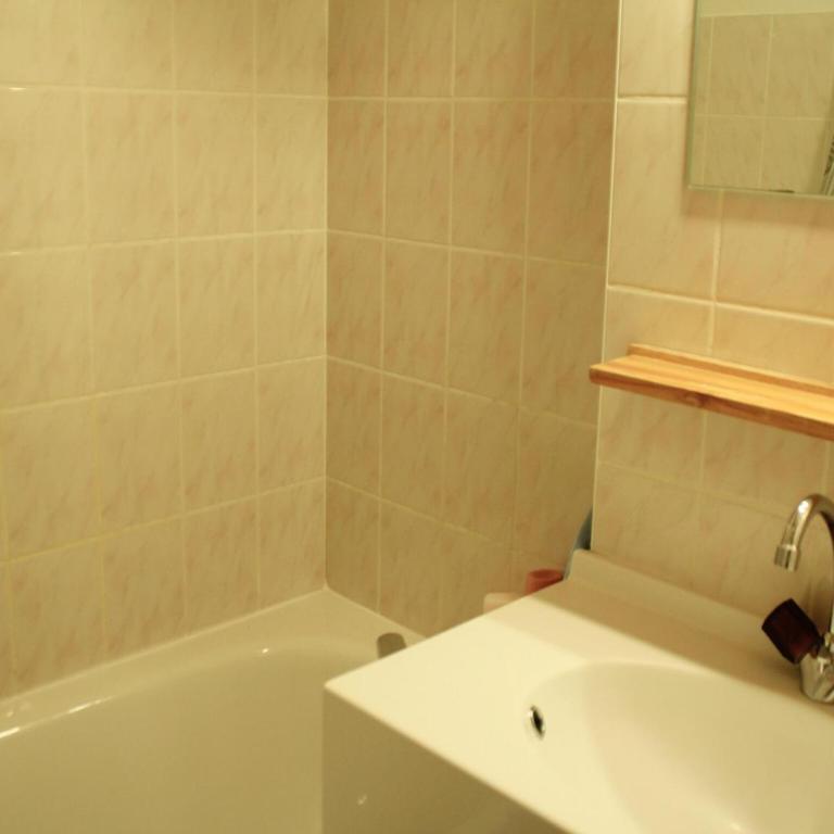 Apartment with 2 rooms and balcony - Appartement 2 Chambres - 1