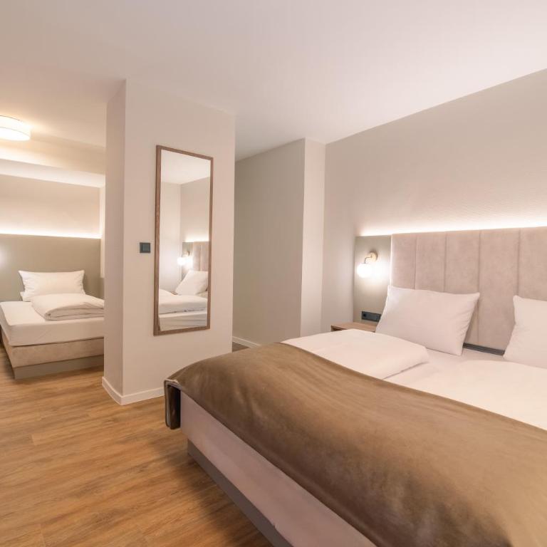 Altstadt Hotel - Comfort Dreibettzimmer - 1