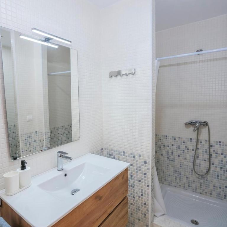 Adnadnia sea views & pool II - Two-Bedroom Apartment with Terrace and Sea View - 19
