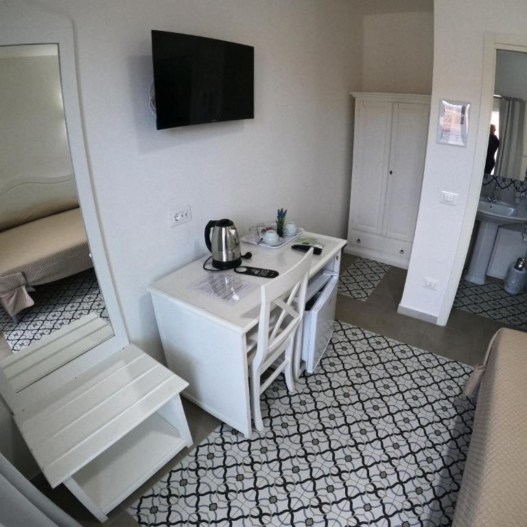 B&B Pepe Rosa Tropea - Deluxe Double Room with Sea View - 4