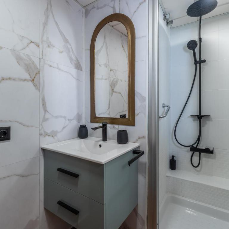Apartamento con Parking El Patio de La Muralla - Apartamento con 4 dormitorios - 38