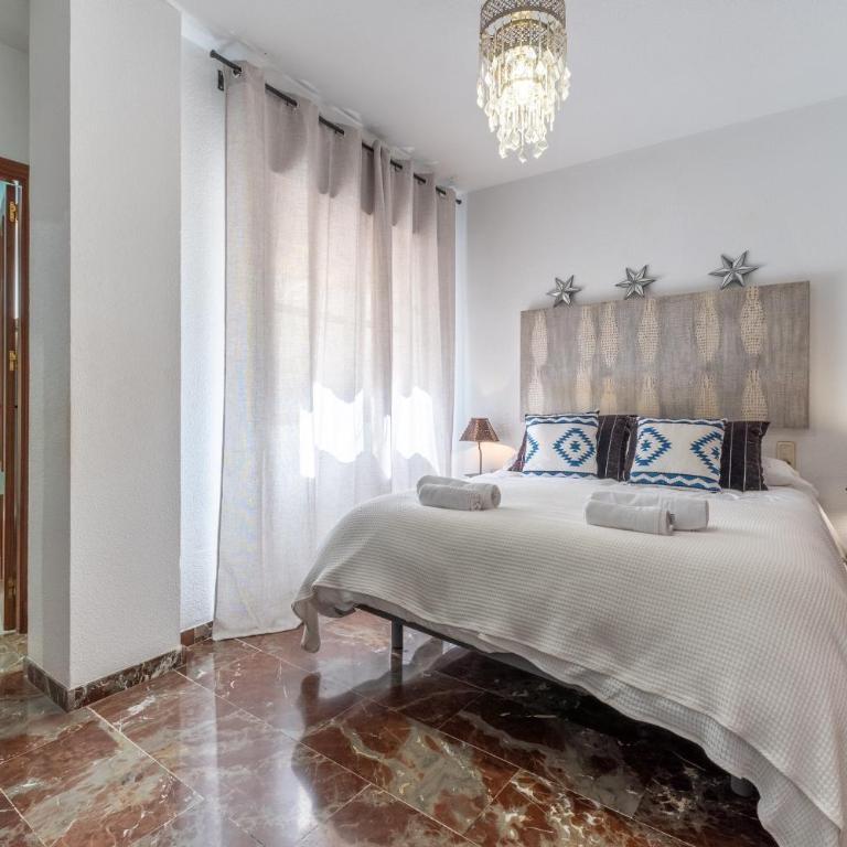 Apartamento con Parking El Patio de La Muralla - Apartamento con 4 dormitorios - 14