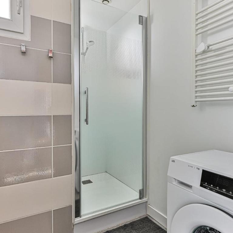 House and adjoining studio to accommodate 8 people - Ferienhaus - 8